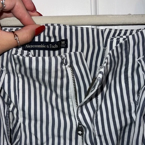 Abercrombie High Waisted Striped Paper Bag shorts - Picture 4 of 4